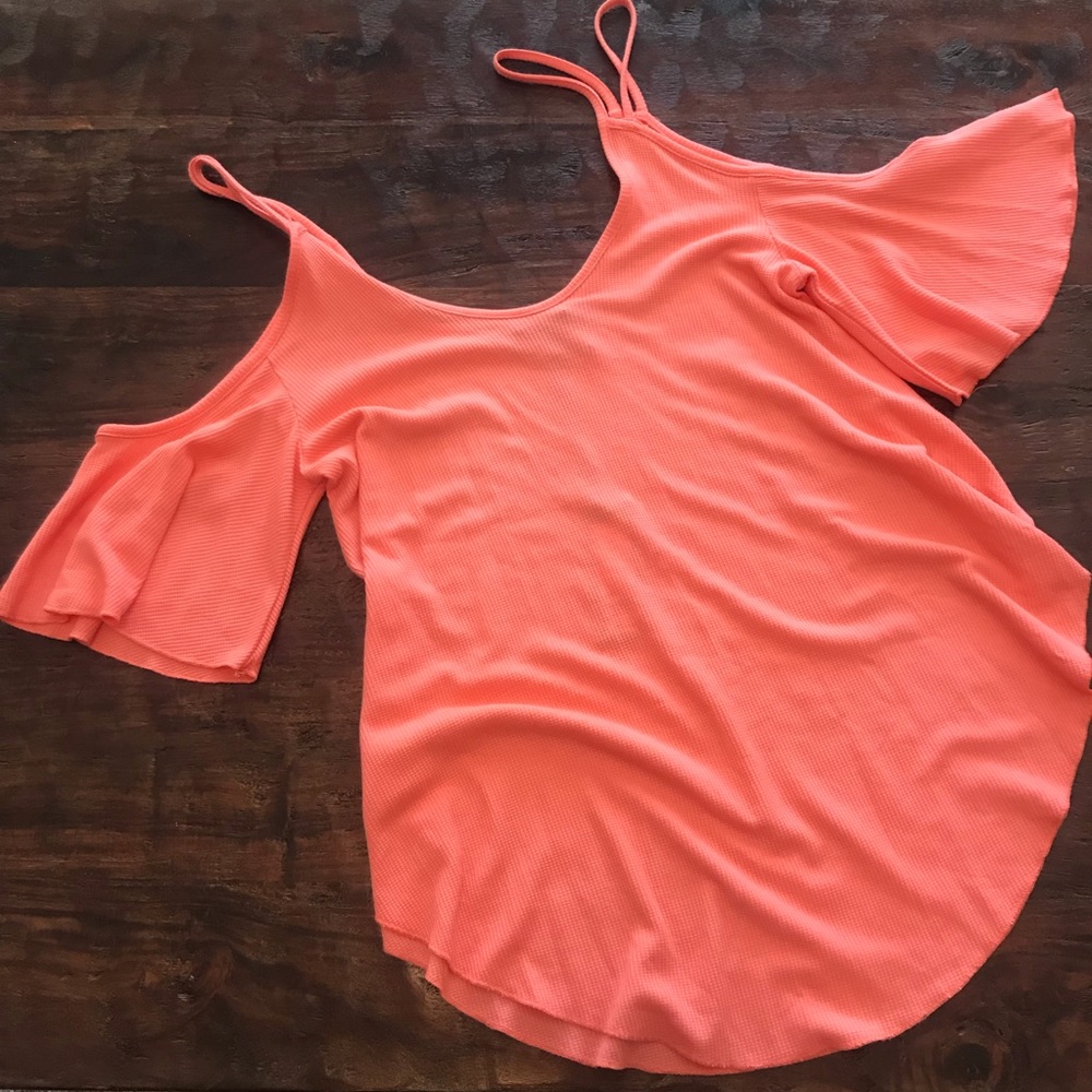 NWT Romeo + Juliet Cold Shoulder Top